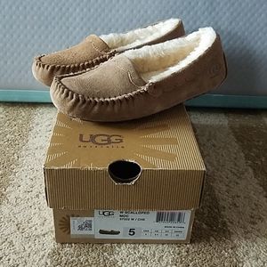 Ugg scalloped moccasins, size 5